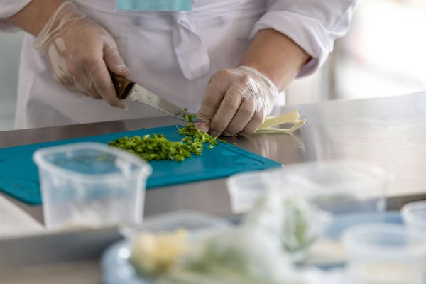 Quels critères pour sélectionner un mixeur plongeant avec bol doseur pour des préparations précises?